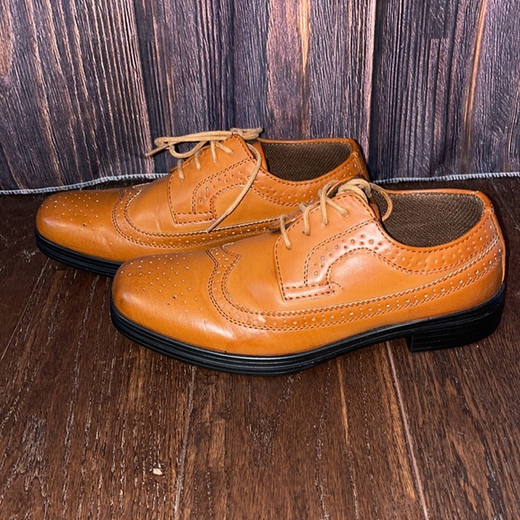 Deer Stags Kids' Ace Dress Comfort Wingtip Oxford - Picture 2 of 7